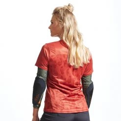 Pearl IZUMi Elevate Elbow Guard Warmers & Protection 64 Pearl IZUMi Elevate Elbow Guard Warmers & Protection