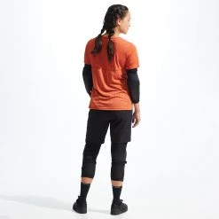 Pearl IZUMi Elevate Elbow Guard Warmers & Protection 50 Pearl IZUMi Elevate Elbow Guard Warmers & Protection