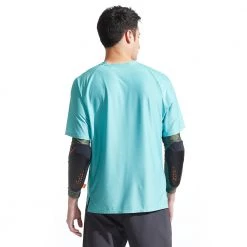 Pearl IZUMi Elevate Elbow Guard Warmers & Protection 63 Pearl IZUMi Elevate Elbow Guard Warmers & Protection