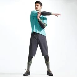 Pearl IZUMi Elevate Elbow Guard Warmers & Protection 70 Pearl IZUMi Elevate Elbow Guard Warmers & Protection